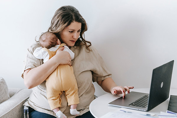 Tips for Juggling a New Baby and Business